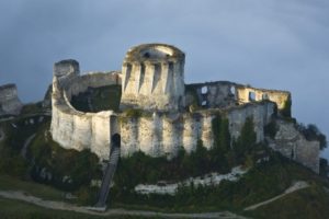 A l'image de Chateau Gaillard, la Normandie compte un grand nombre de châteaux forts concentrés le long de la vallée de la Seine