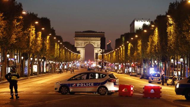 Attentat sur les Champs Elysées